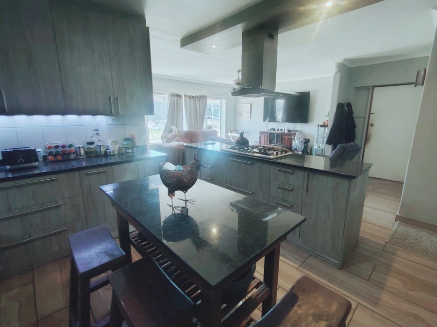 3 Bedroom Property for Sale in Kabega Park Eastern Cape